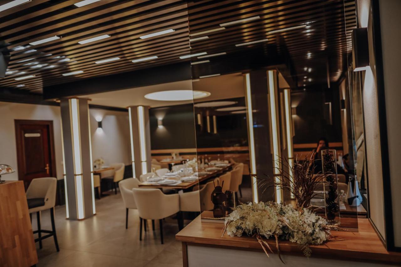 Pensiune Restaurant Capra Neagra Moisei Exteriör bild