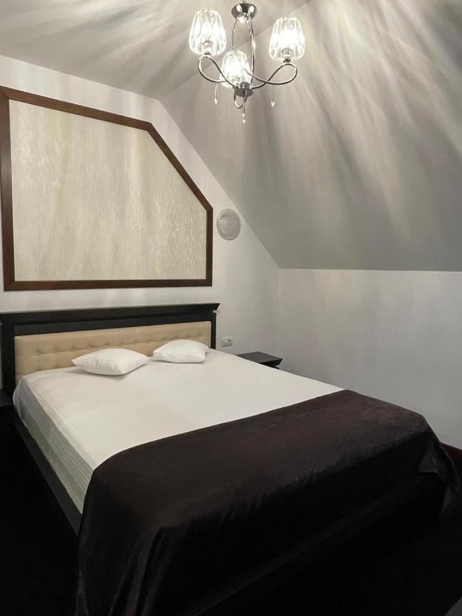 Pensiune Restaurant Capra Neagra Moisei Exteriör bild